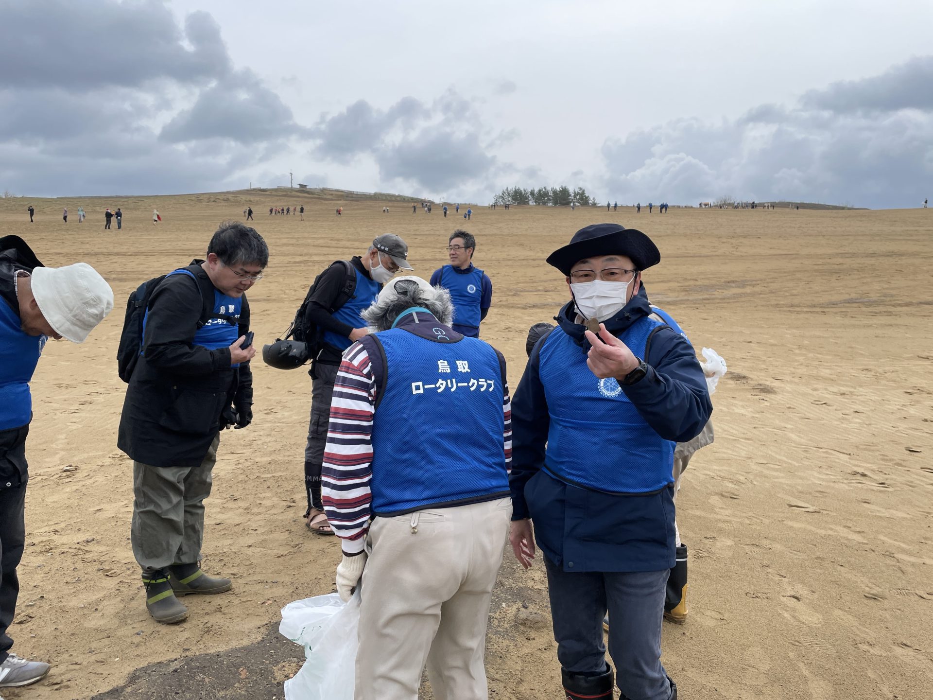 鳥取砂丘の一斉清掃